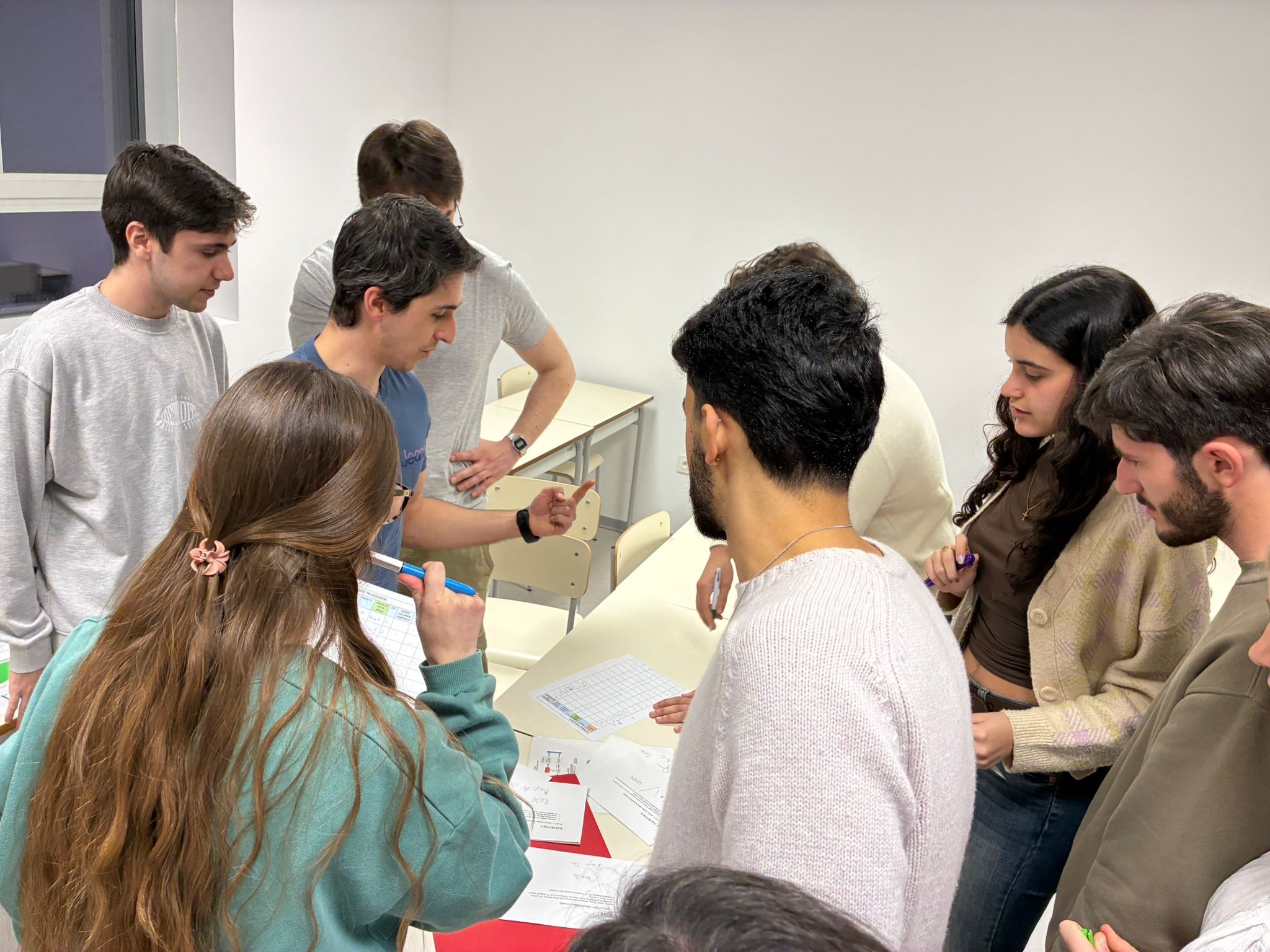 Estudiantes de AIEME Valladolid participando en un taller formativo